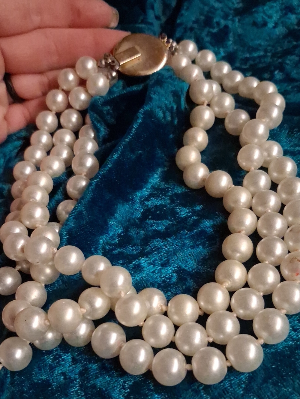 Vintage triple stand pearl choker